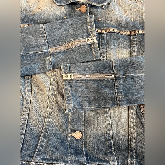 PAIGE - Colbie Denim Studded Denim Jacket in Freedom - Picture 6 of 13